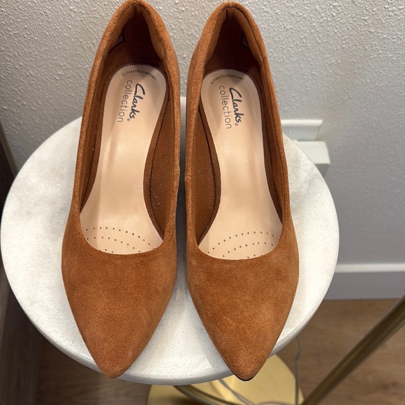 Clarks Shoes - Women's Suede Pointed-Toe Pumps - Brown